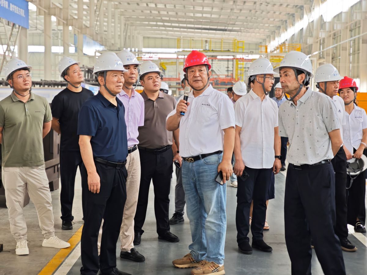 對標(biāo)先進(jìn)，共謀發(fā)展——新化縣企業(yè)家代表團(tuán)赴婁星產(chǎn)業(yè)開發(fā)區(qū)考察學(xué)習(xí)